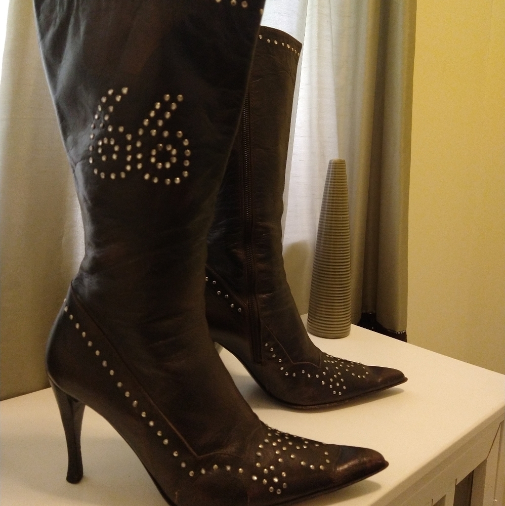 Boots - Picture 2 of 5